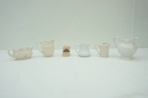 lot 184 image: Vintage White Ceramic Collectible Pieces