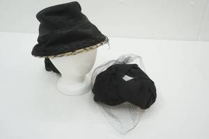 lot 198 image: AntiqueVintage Ladies Hats (2ct) and Display Head