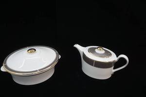 lot 230 image: Wedgwood Shagreen Cocoa Fine Bone China Teapot & Casserole Dish