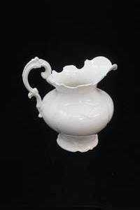 lot 250 image: VintageAntique Ironstone Pitcher (Tiger Makers Mark on Bottom)