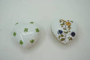 lot 262 image: Limoges France Heart-Shaped Porcelain Trinket Boxes (2ct)