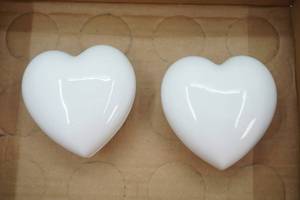 lot 263 image: Limoges France Heart-Shaped Porcelain Trinket Boxes (2ct)