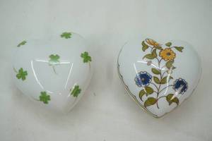 lot 264 image: Limoges France Heart-Shaped Porcelain Trinket Boxes (2ct)