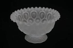 lot 273 image: Vintage L.E. Smith Moon and Stars Satin Frosted Glass Crimped Ruffled Candy Dish