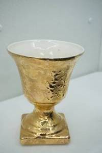 lot 278 image: Weeping Gold Ceramic Vase 7 tall 5.5 diameter