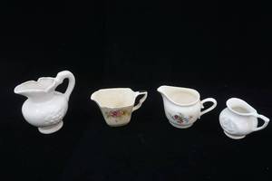 lot 281 image: Vintage Creamers, and Small Pitchers
