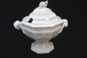 lot 282 image: Vintage Red Cliff Ironstone Soup Tureen with a Grape Motif