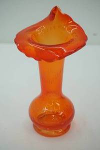 lot 290 image: Vintage Jack-in-the-Pulpit Art Glass Vase