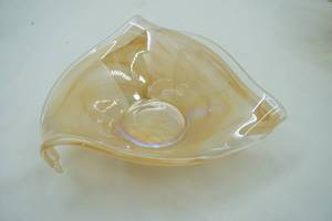 lot 293 image: Vintage Murano Art Glass Bowl Peachy-Gold Iridescent Sheen