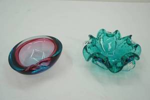 lot 296 image: Vintage Murano Glass AshtraysCenterpieces