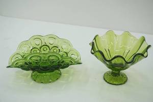 lot 299 image: Vintage L.E. Smith Pieces