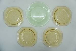 lot 313 image: Depression Glass Plates