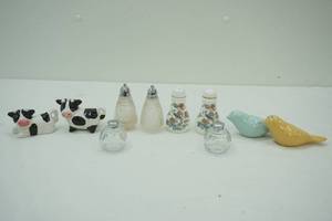 lot 320 image: Vintage Salt & Pepper Shakers Birds, Cows, Clear Depression Glass Wedgwood England