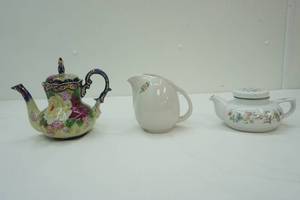 lot 322 image: Vintage Hand-Painted Porcelain Teapot, Andrea by Sadek Teapot Creamer