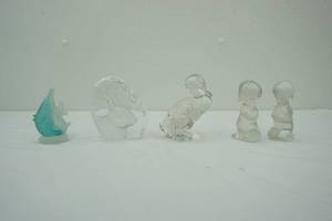 lot 323 image: Collectible Glass Paperweights