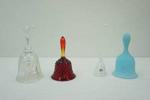 lot 325 image: Vintage Fenton & La Vie Satin & Crystal Clear Glass Bells
