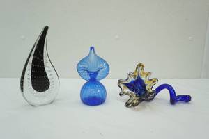 lot 332 image: Collectible Art Glass Pieces