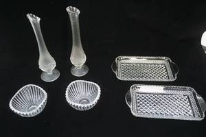 lot 358 image: Vintage Waterford Crystal Ribbed Bowls 10 tall Frosted Fenton Strawberry Design