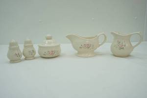 lot 372 image: Pfaltzgraff Tea Rose Collection