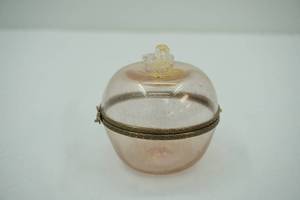 lot 374 image: Vintage Gold Fleck Apple Trinket Box