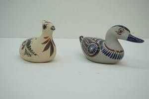lot 386 image: Vintage Tonala Mexican Folk Art Pottery Bird Figurines