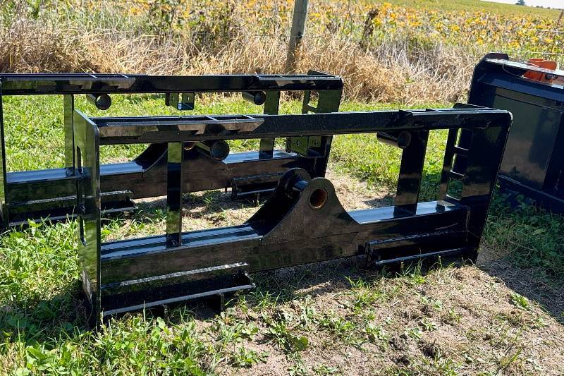 lot 7073 image: Wolverine Pallet Fork Frame (PFF3-13-45W)