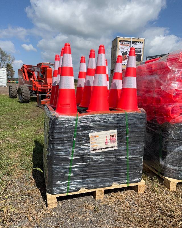 lot 9330 image: LandHero 30 Reflective Road Cones - quantity 250