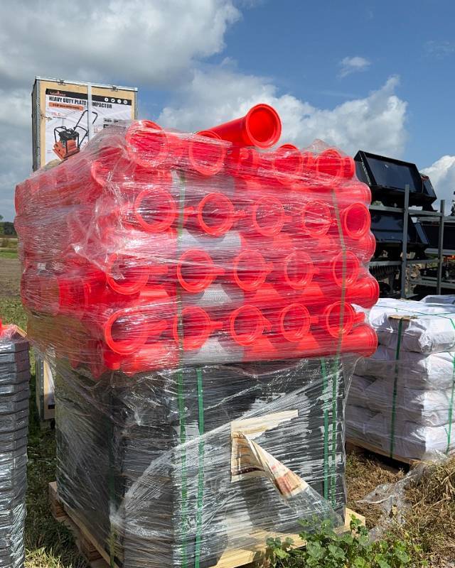 lot 9331 image: LandHero 43 Bollards and Warning Bunting - quantity 100