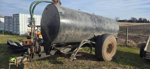 lot 10 image: Vacuum Manure Tanker with Vacuum Tank