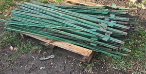 lot 30 image: 100 or more   5ft garden steel posts