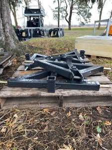 lot 7601 image: Wolverine Class 2 Quick Hitch (TR-26-02C)