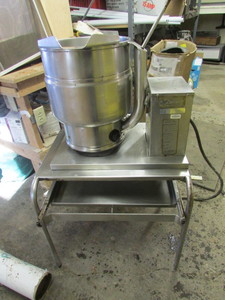 lot 5 image: Tilting Soup Kettle