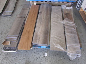 lot 33 image: Laminate Floor Planks