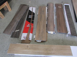 lot 37 image: Laminate Floor Planks