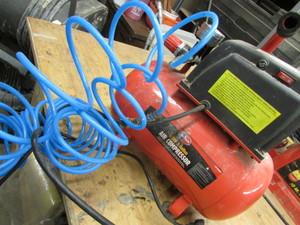 lot 57 image: 3 Gal Air Compressor