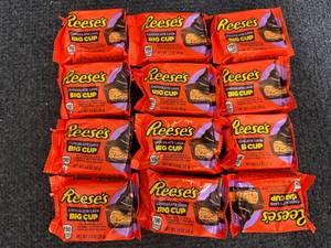 lot 231 image: 12 ResseS Chocolate Lava Big Cups