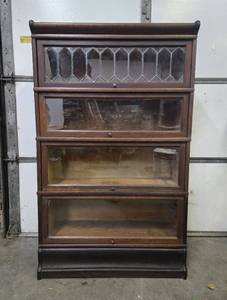 lot 6 image: Antique 4-Section Stacking Oak Bookcase