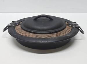 lot 46 image: Quality signed Japanese Cast Iron Cookware