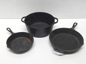 lot 49 image: 3 Pieces of Cast Iron LODGE Cookware