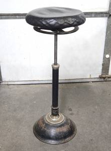 lot 42 image: Vintage 1930s era Ritter Rest & Relief Industrial Dentists Stool 