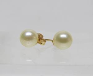 lot 26 image: 14K Gold & Genuine Pearl Earrings