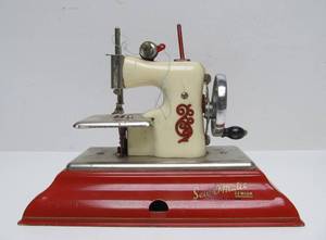 lot 37 image: Vintage Sew-O-Matic Senior Tin Toy Sewing Machine