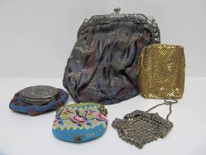lot 40 image: Very Nice Estate Lot of Vintage 1920s-30s Beaded & Meshes Purses