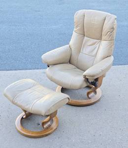 lot 63 image: Quality EKORNES Stressless Recliner wMatching OttomanFootrest #1