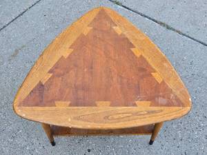 lot 65 image: Mid Century LANE Guitar Pick  Side Table