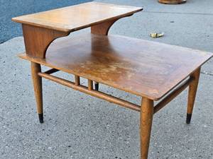 lot 66 image: Mid Century LANE Side Table  Nightstand