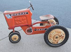 lot 3 image: Very Cool Vintage 1950s era MURRAY Pedal Tractor