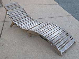 lot 105 image: Very Cool Fold-Up Wooden Outdoor Portable Patio Lounge Chair #1