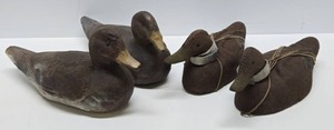 lot 106 image: 4 Vintage 1930s era Wood & CanvasBurlap Duck Decoys