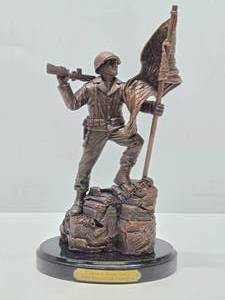 lot 118 image: Great Looking Patriotic Signed Sculpture wSoldier Raising US Flag - Freedom Is Not Free